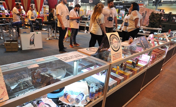Glass display cases hire for exhibitions
